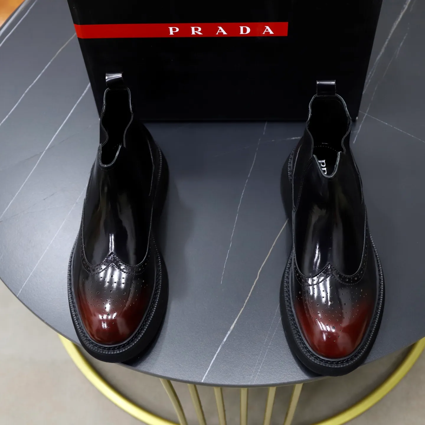 Ex-factory price: 680💰🙅‍♂️🙅‍♂️🙅‍♂️Fellow lining Cowhide lining Brand: PRADA Standard code: 38-44 (45 customized) Grade: Same style as the official website Material: Original high-grade cowhide surface Comfortable velvet lining Cowhide lining optional Non-slip soft wear-resistant outsole Style category: Men's fashionable casual boots Distinguished luxury brand elements Top luxury color: actual picture color